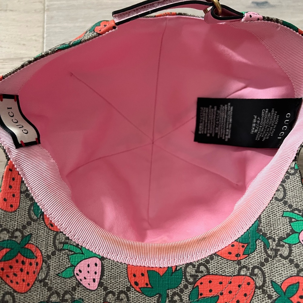 Authentic Gucci Beige GG Strawberry monogram baseball hat - Picture 2 of 4